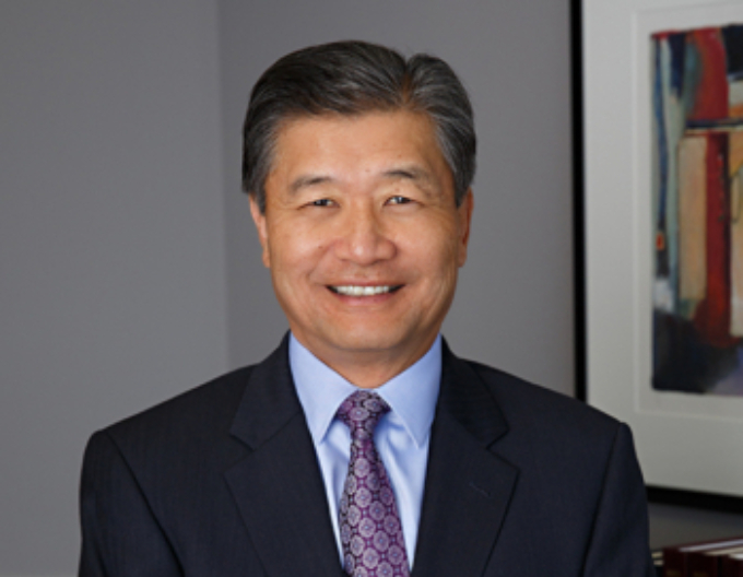Robert J. Kim business transactions, liquor licensing and title insurance defense lawyer